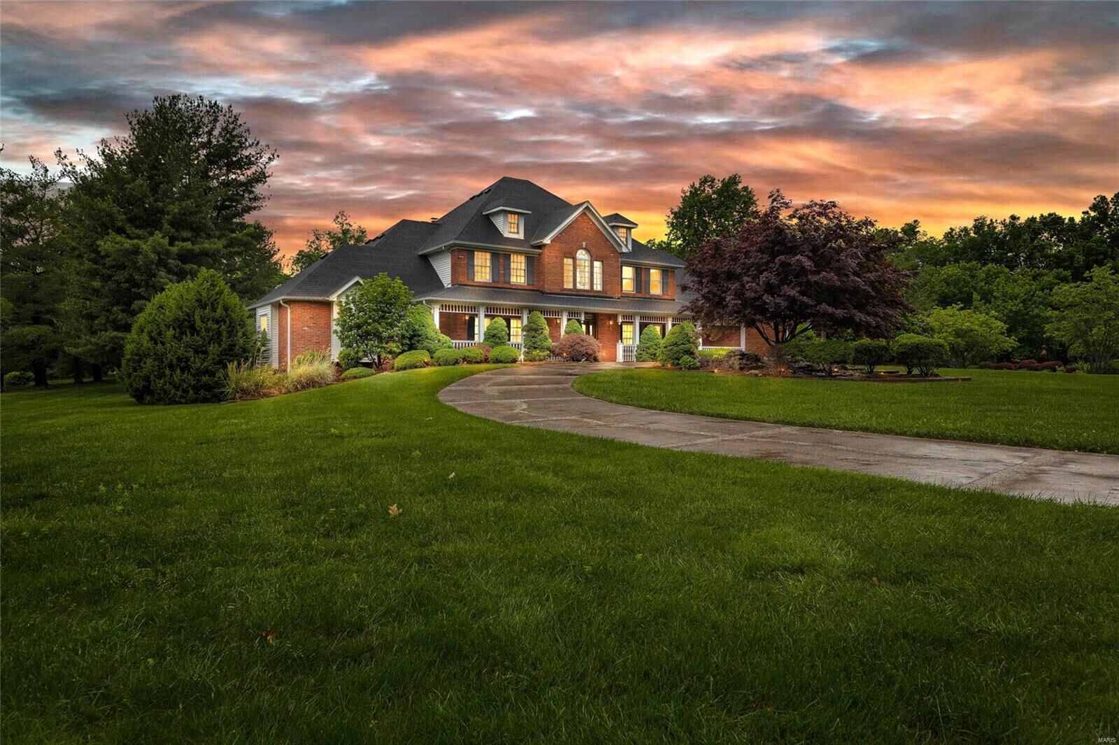 Property Photo: 26 Lake Forest MO 63301