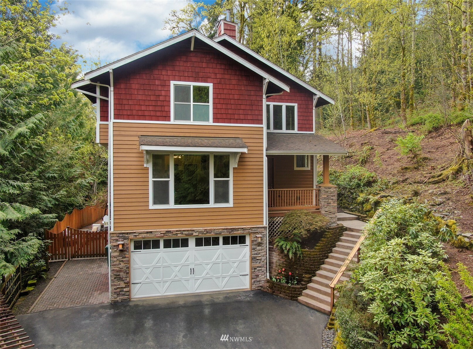 Property Photo:  821 Sunrise Place SW  WA 98027 