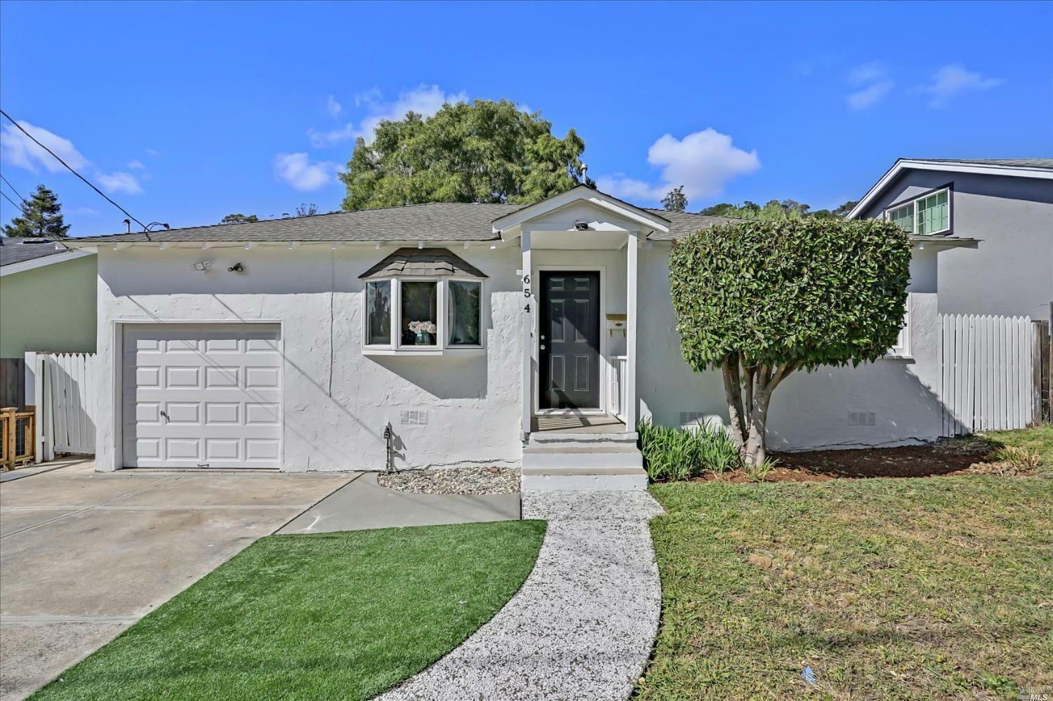 Property Photo:  654 Plum Street  CA 94945 