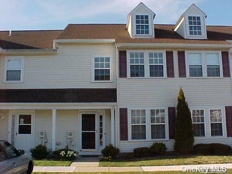 Property Photo: 78 Strafford Green 78 NY 11735