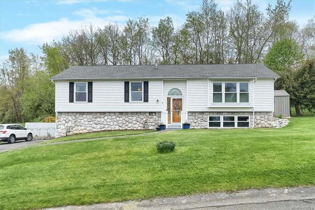 Property Photo: 7 Hudson Lane NY 12528