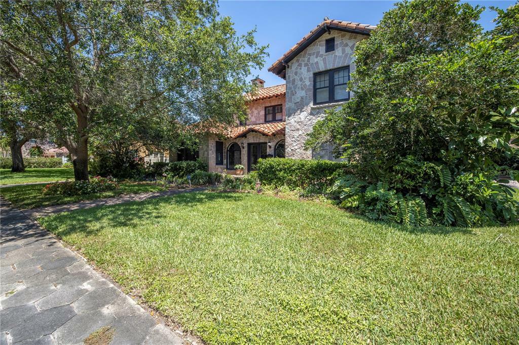Property Photo: 1007 39th Avenue N FL 33703