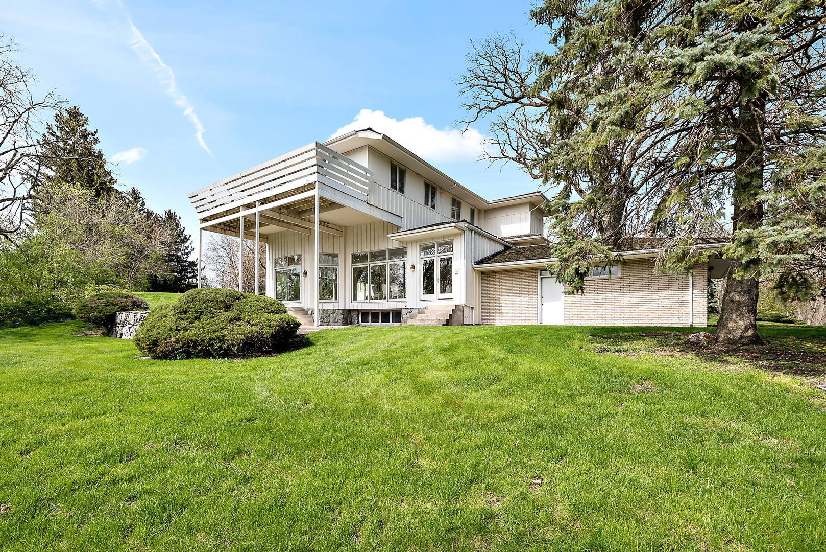 Property Photo: 24 Baybrook Lane IL 60523