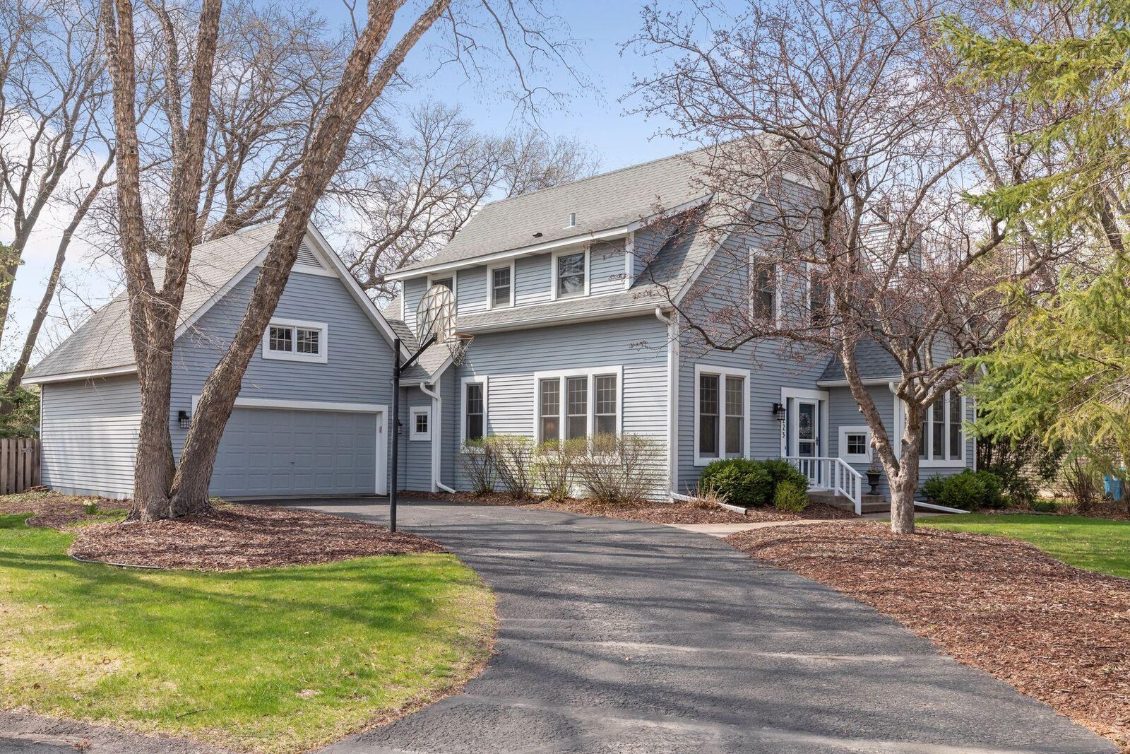 Property Photo: 5225 Lakeview Court MN 55110