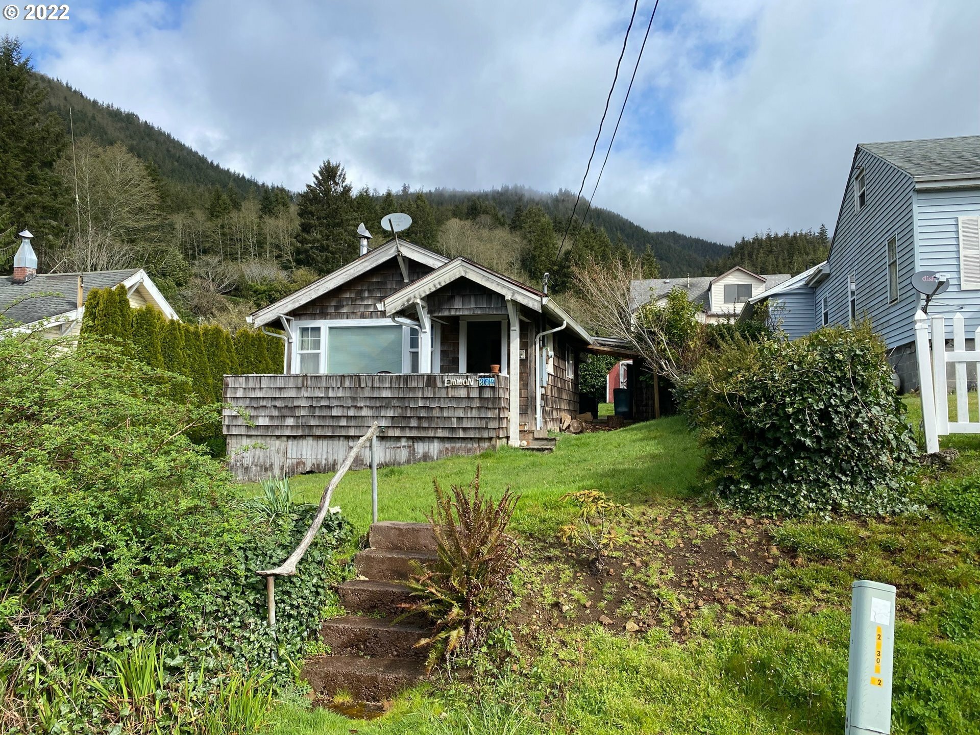 Property Photo: 304 Fir Ave OR 97118