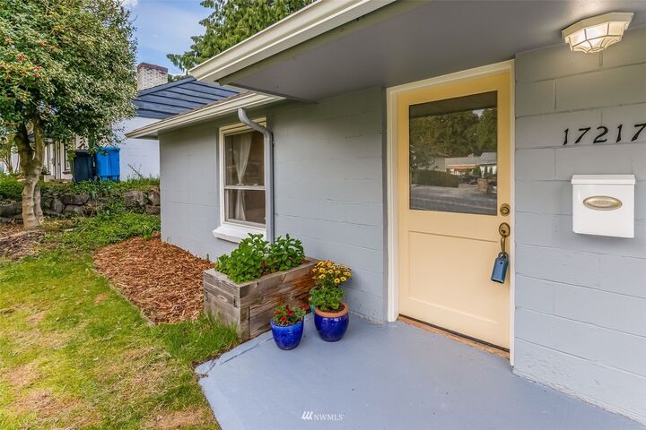 Property Photo:  17217 5th Avenue NE  WA 98155 