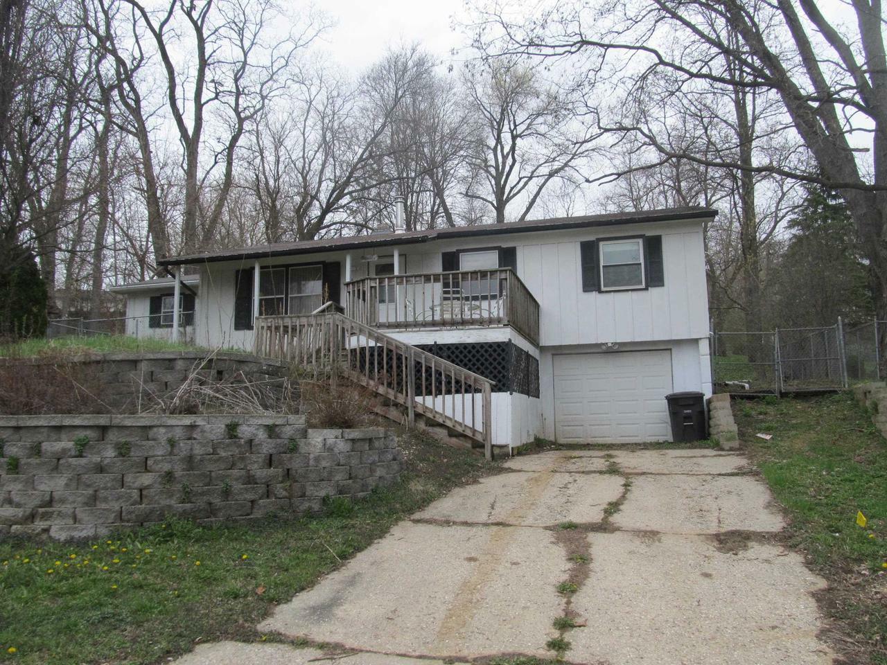 Property Photo:  404 Woodcrest Ln  WI 53563 