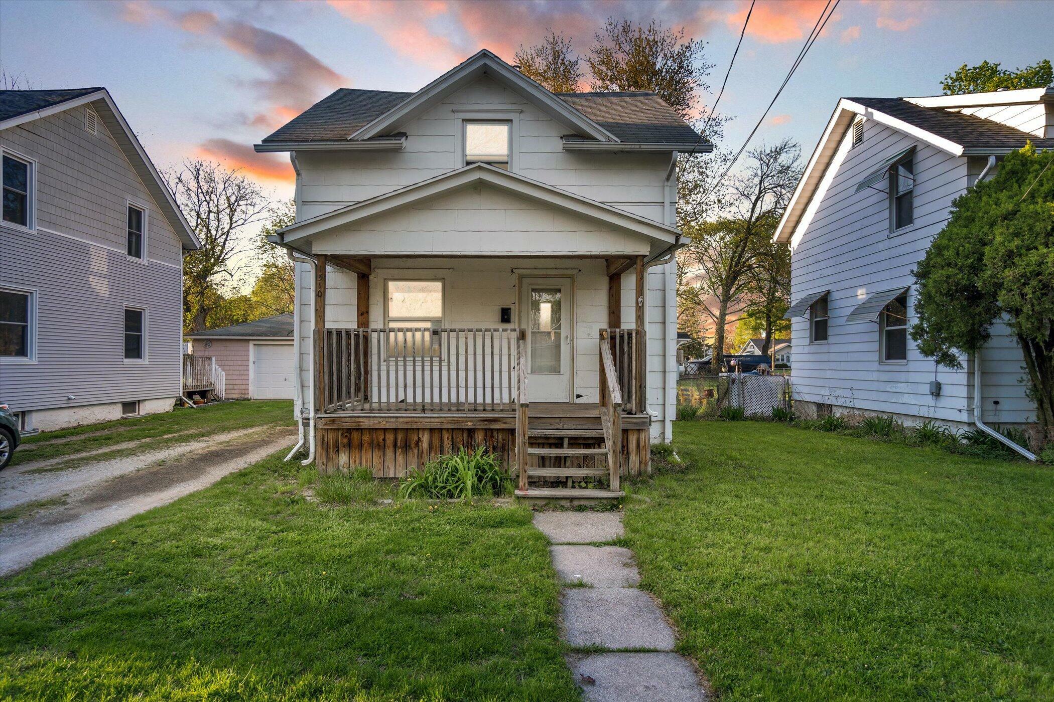 Property Photo:  1510 E North Street  MI 49202 