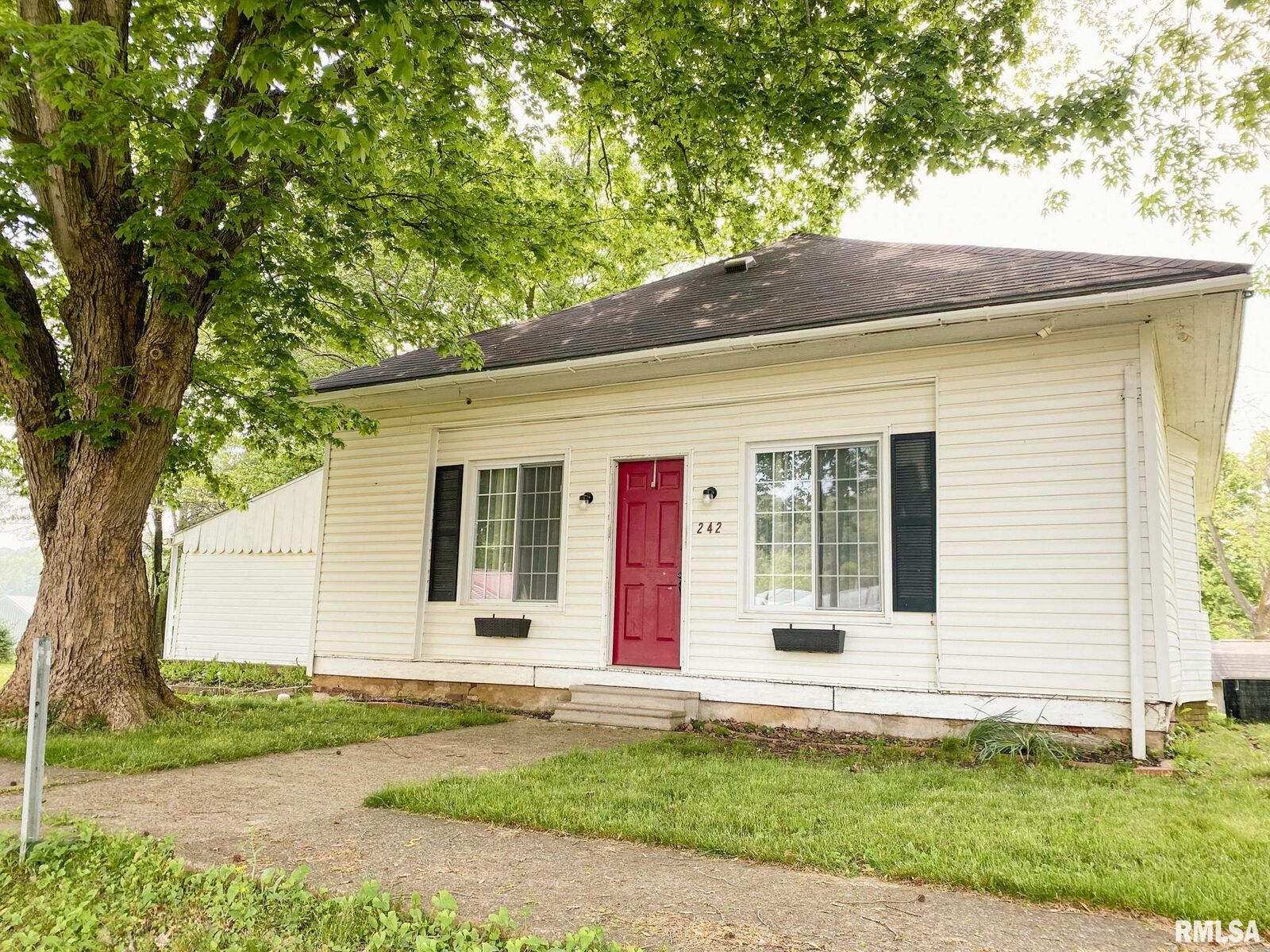 Property Photo:  242 Lentz  IL 62923 