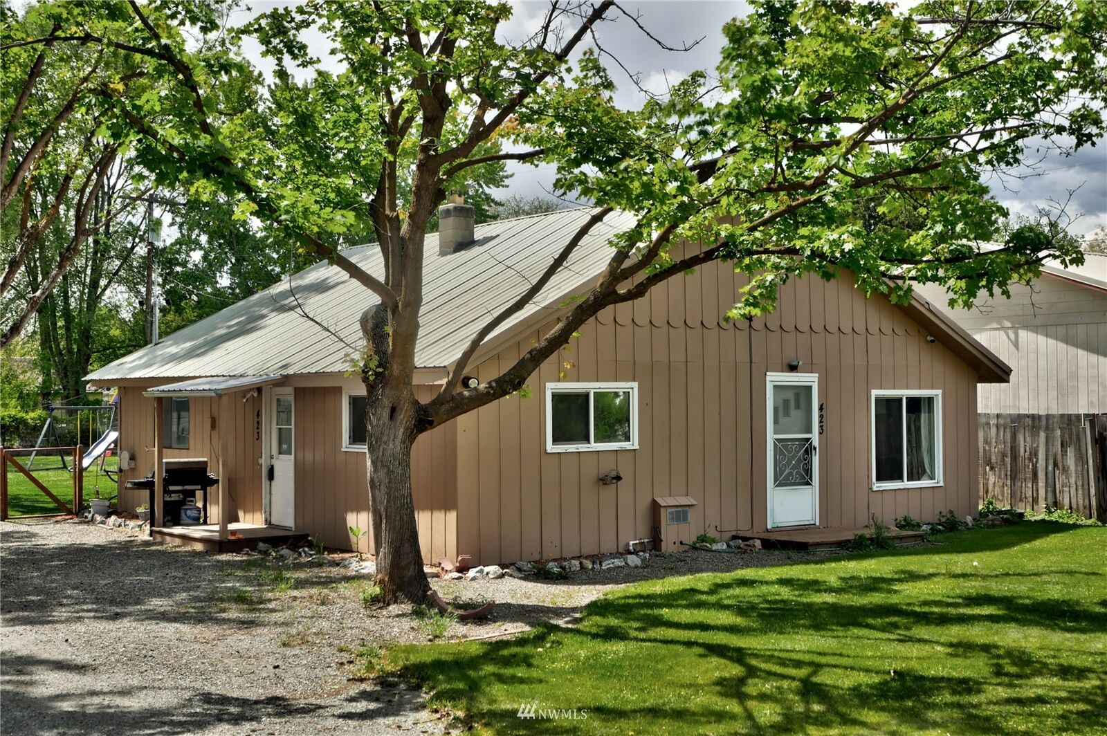 Property Photo: 423 3rd Avenue W WA 98841