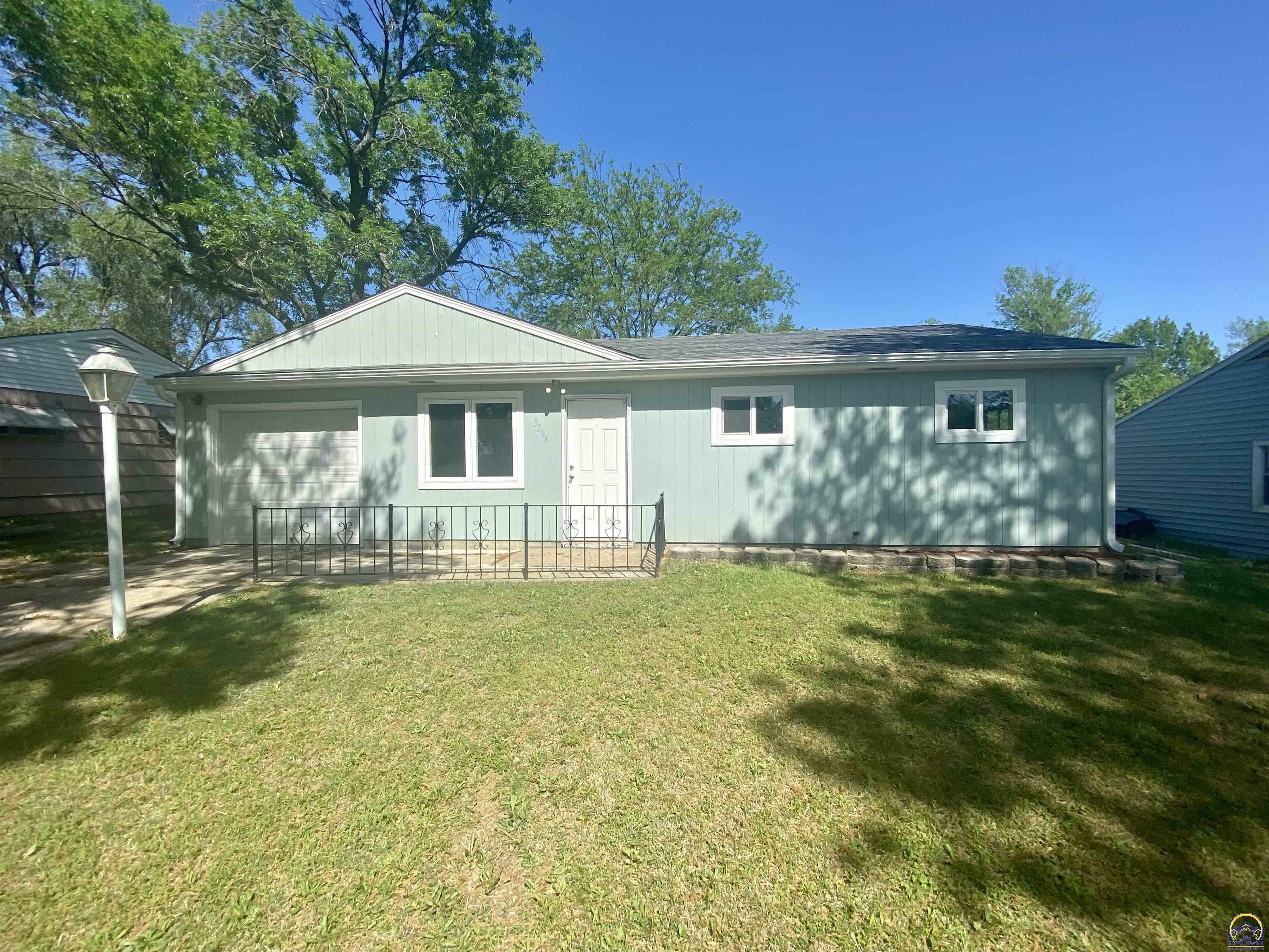 Property Photo:  3308 SE Bryant St  KS 66605 