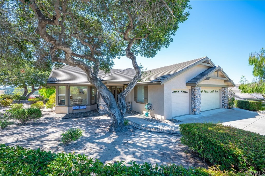 Property Photo:  462 Puesta Del Sol  CA 93420 