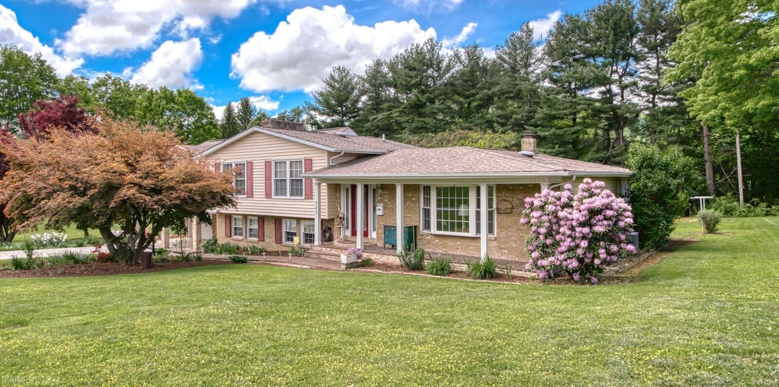 Property Photo: 303 Hale Street VA 24134