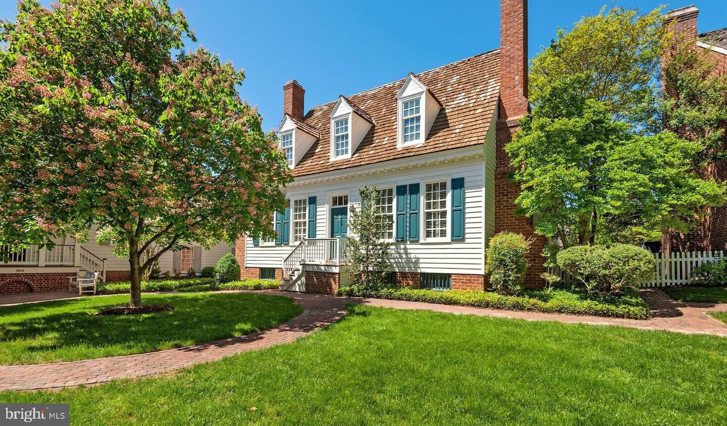 Property Photo:  9900 Palace Green Way  VA 22181 