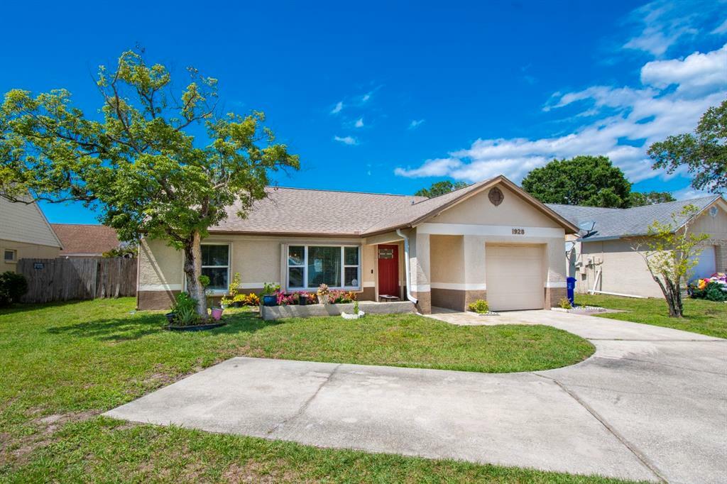 Property Photo:  1928 Castle Bay Court  FL 34677 