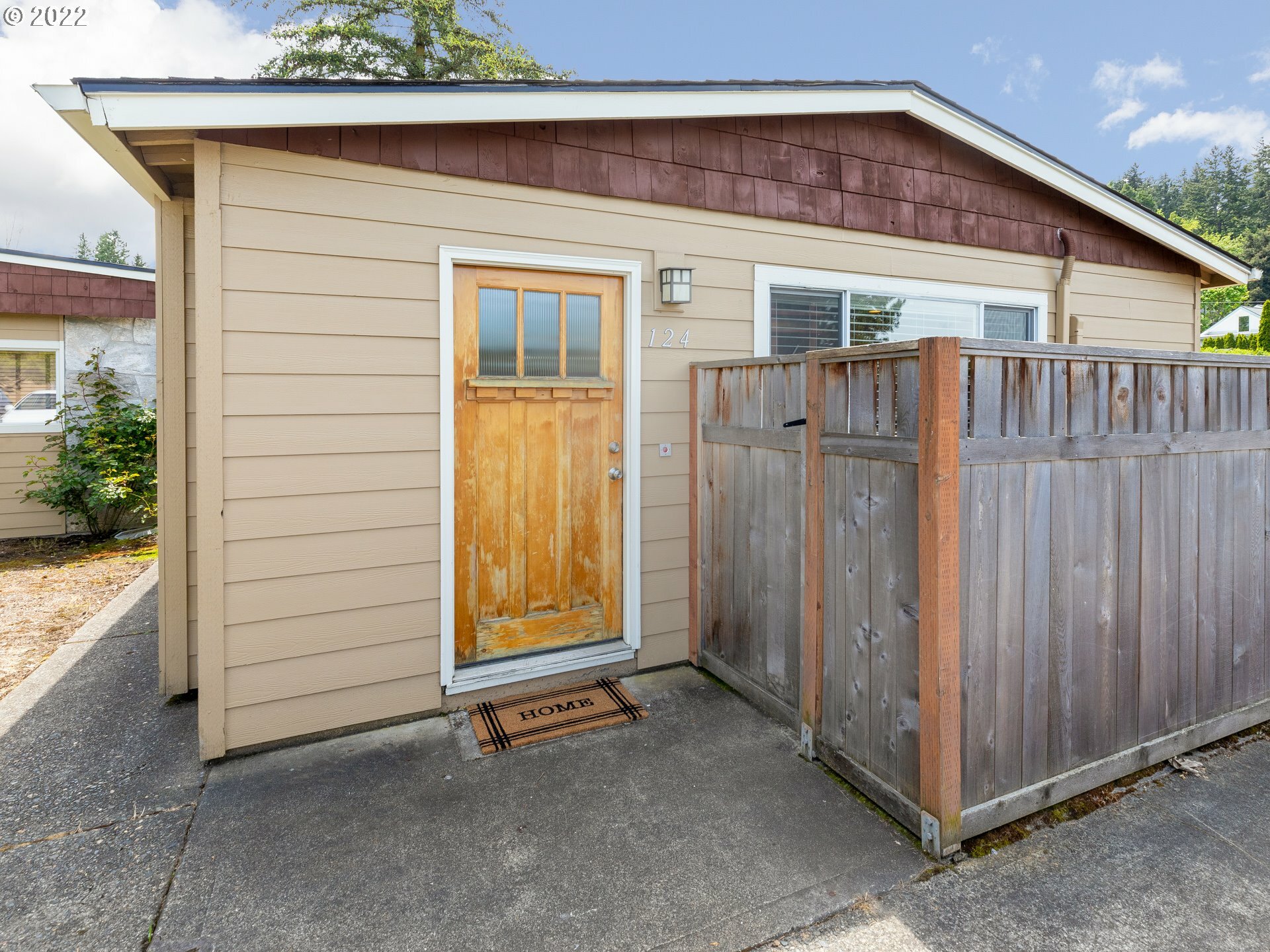 Property Photo:  124 SE 73rd Ave  OR 97215 