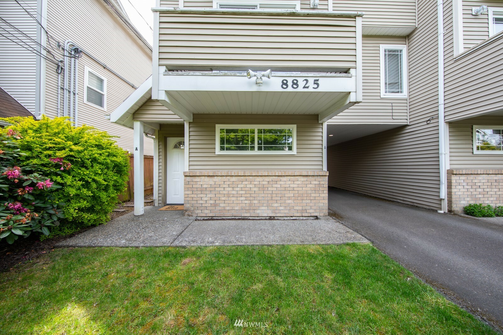 Property Photo:  8825 Stone Avenue N A  WA 98103 