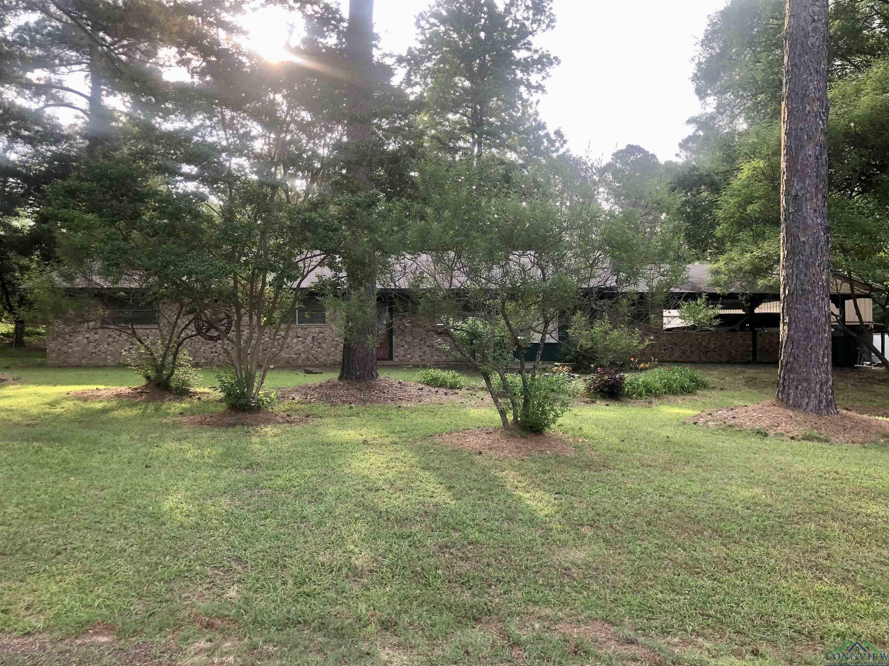 Property Photo:  201 Bellwood St  TX 75563 