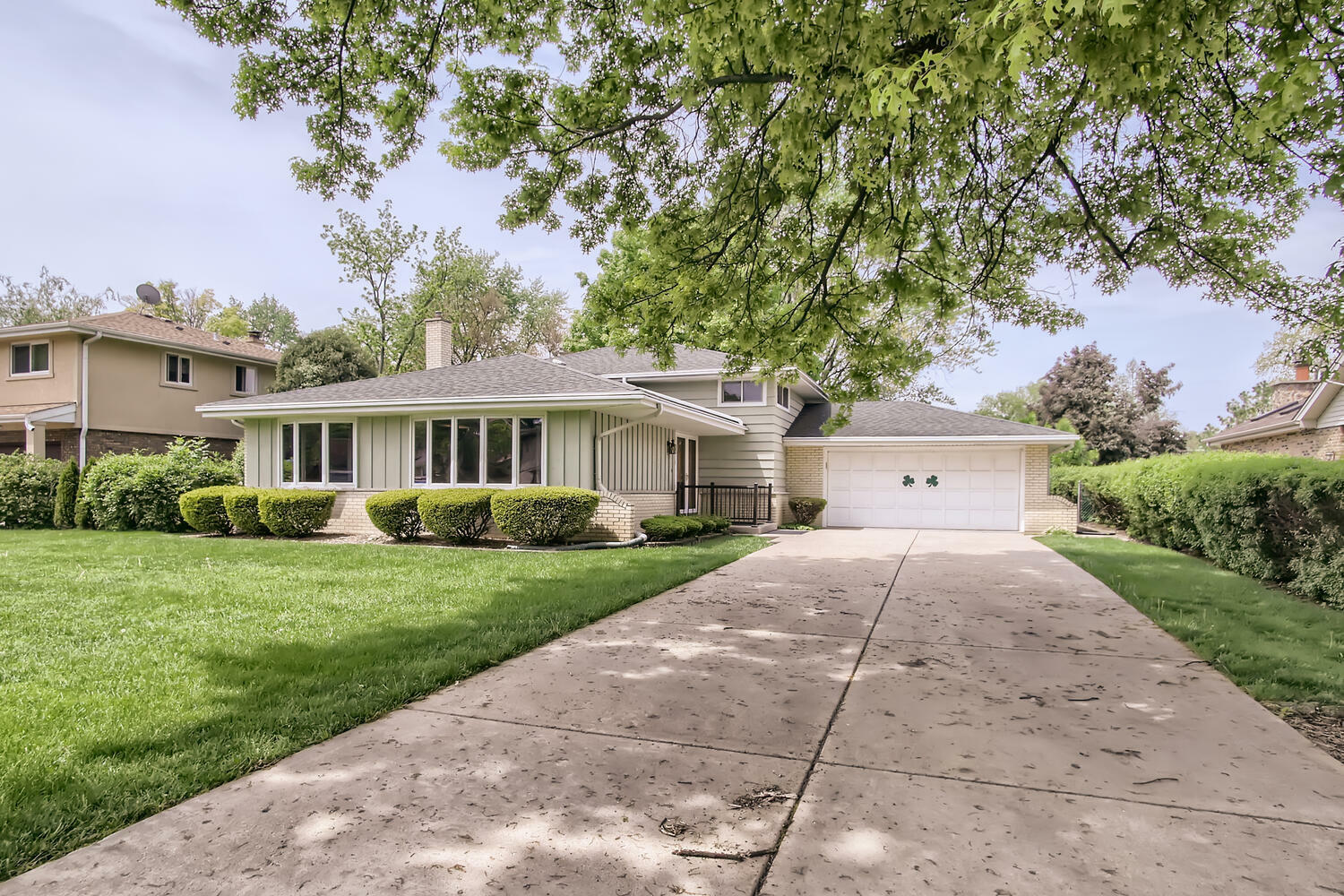 Property Photo: 5N454 Neva Terrace IL 60143