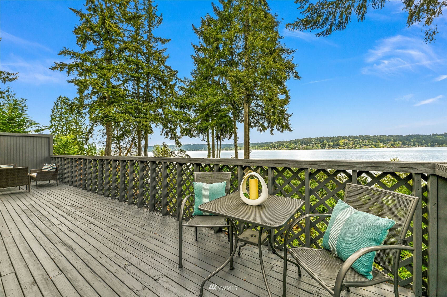 Property Photo:  2432 W Lake Sammamish Parkway SE  WA 98008 