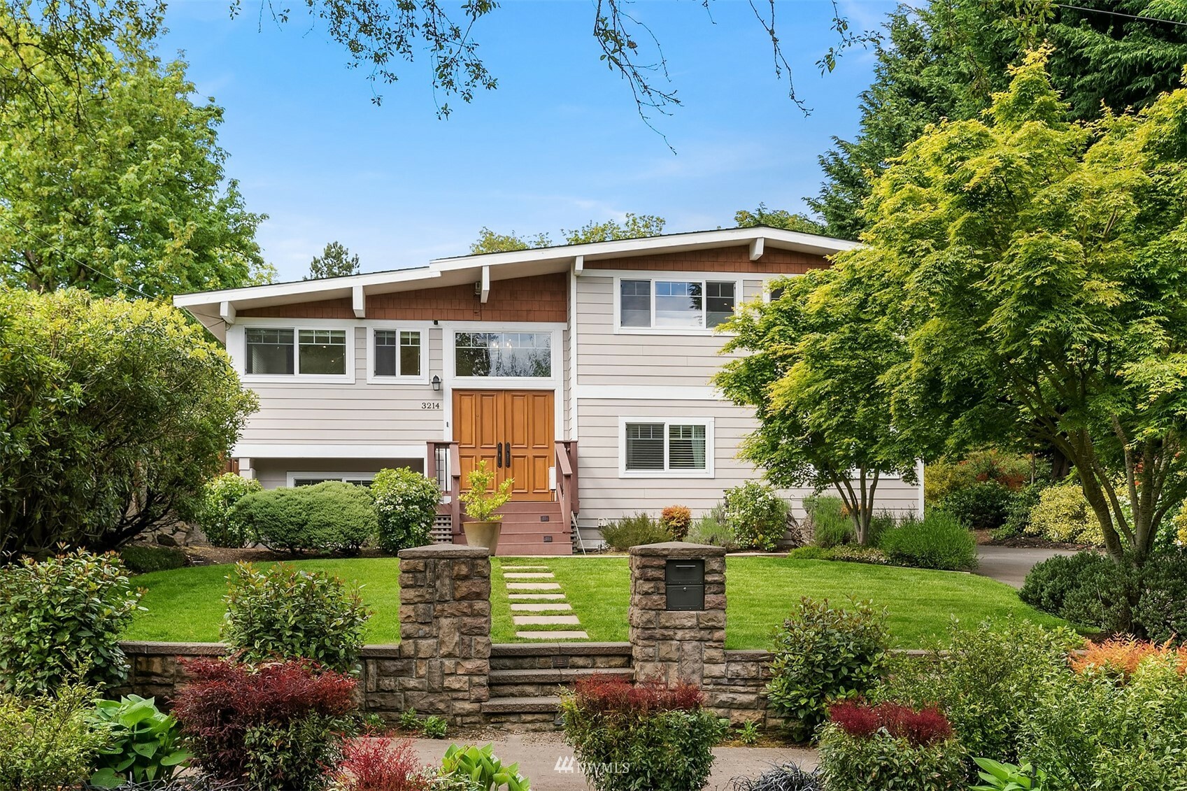 Property Photo:  3214 S Washington Street  WA 98144 