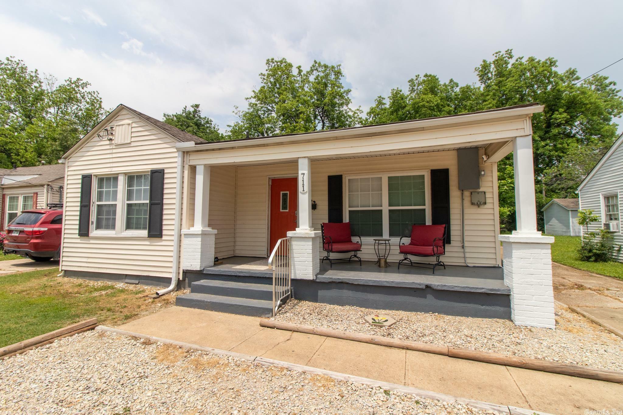 Property Photo:  711 W Thompson Street  AR 72450 