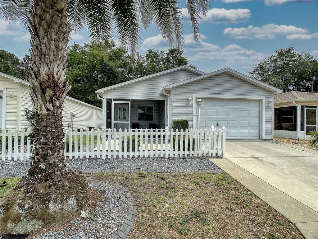 Property Photo:  1551 Woodfield Way  FL 32162 