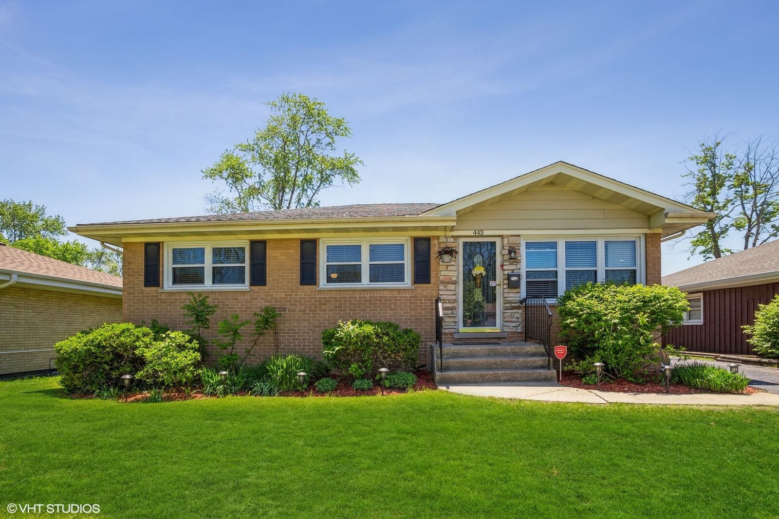 Property Photo: 443 W Lake Park Drive IL 60101