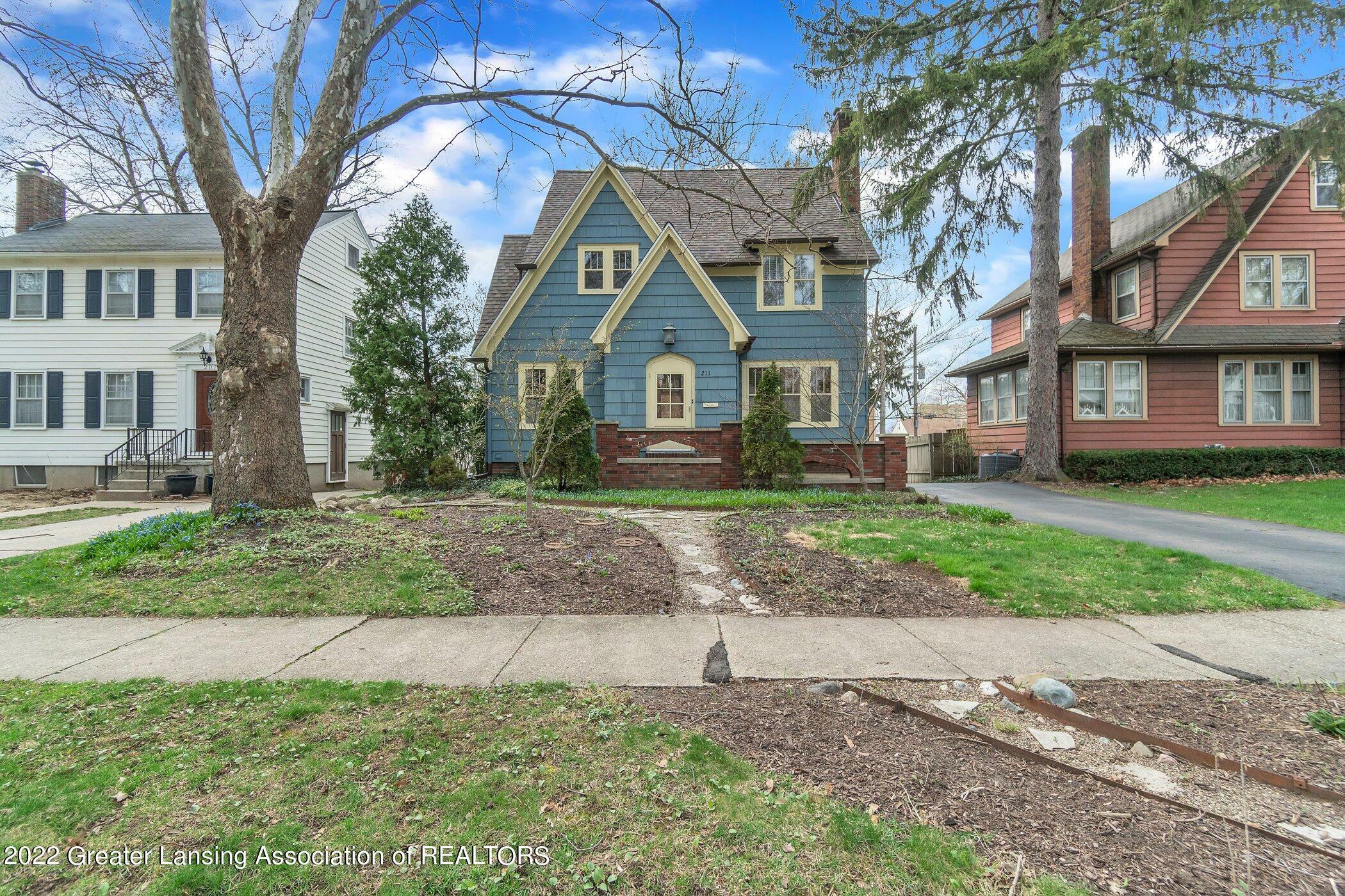 Property Photo:  211 Cowley Avenue  MI 48823 