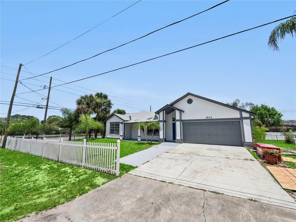 Property Photo:  1902 Paragon Street  FL 32738 