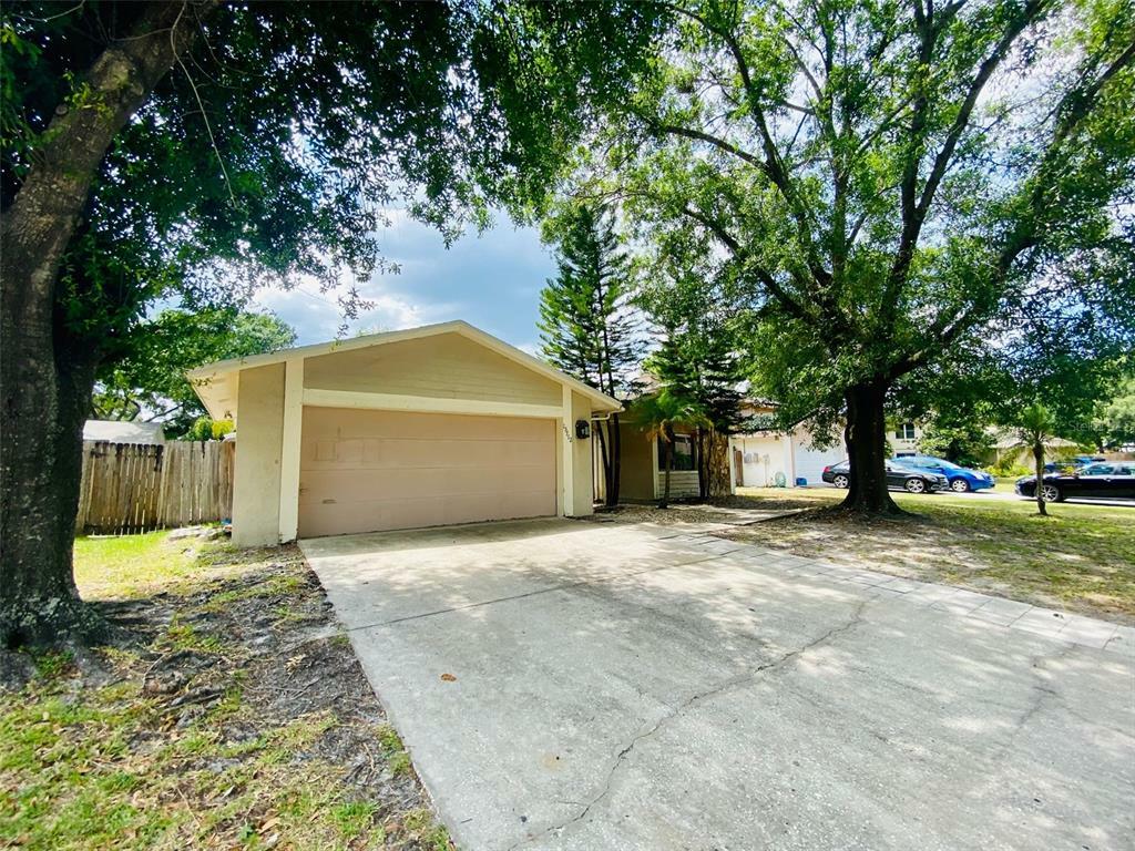 Property Photo:  15712 Squirrel Tree Place  FL 33624 