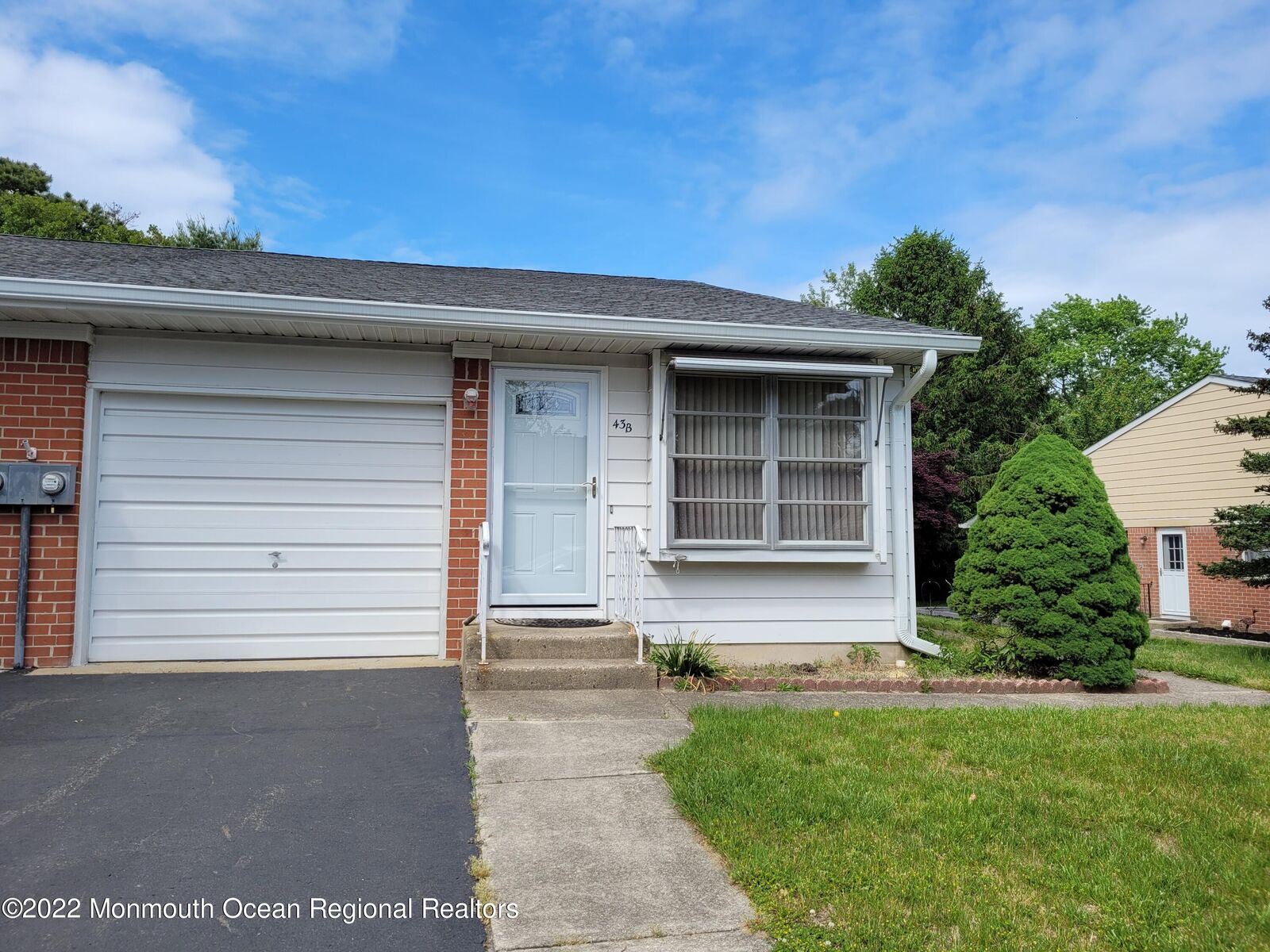 Property Photo:  43 Yorktowne Parkway  NJ 08759 