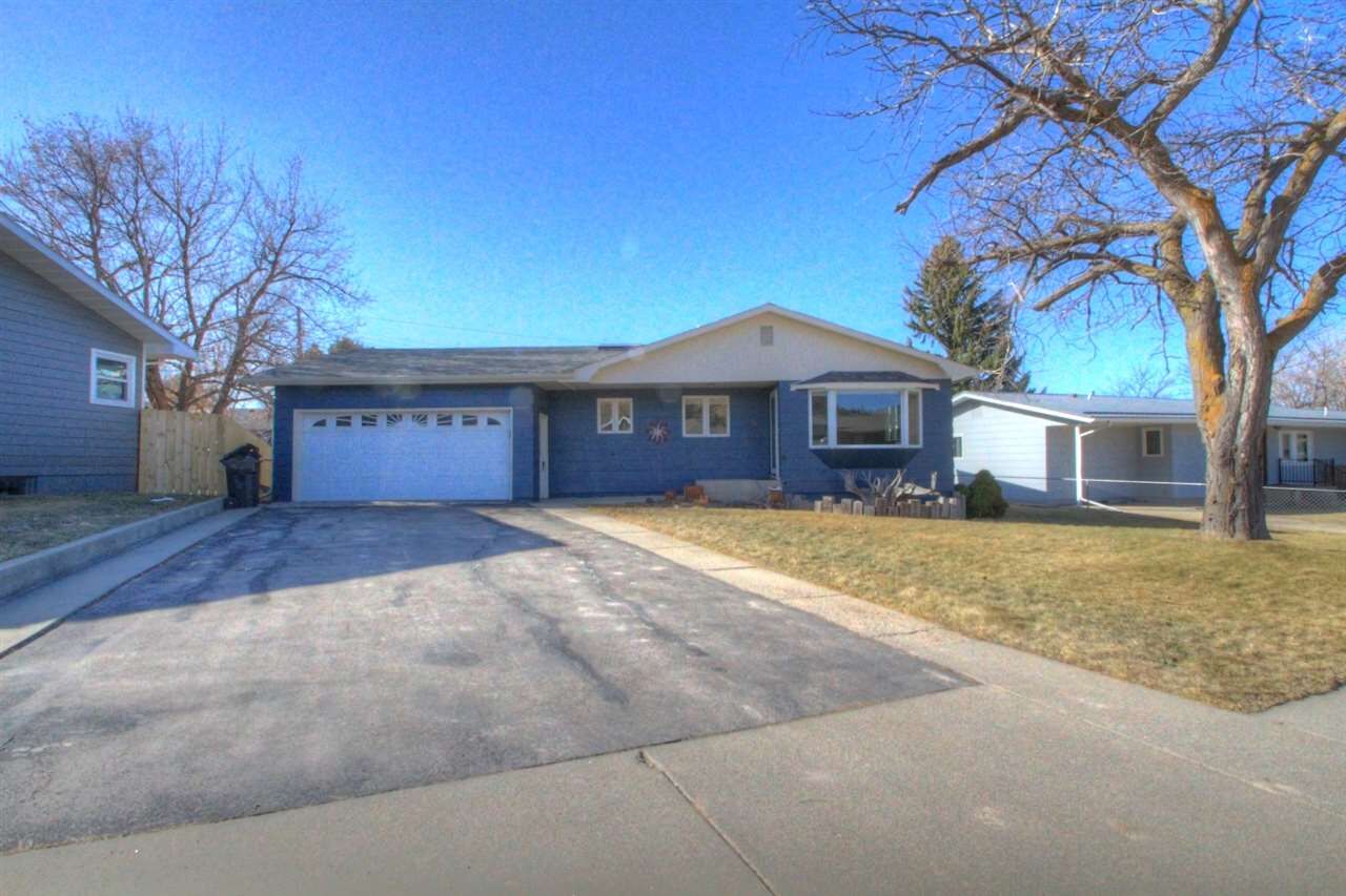 Property Photo: 711 E Illinois Street SD 57783