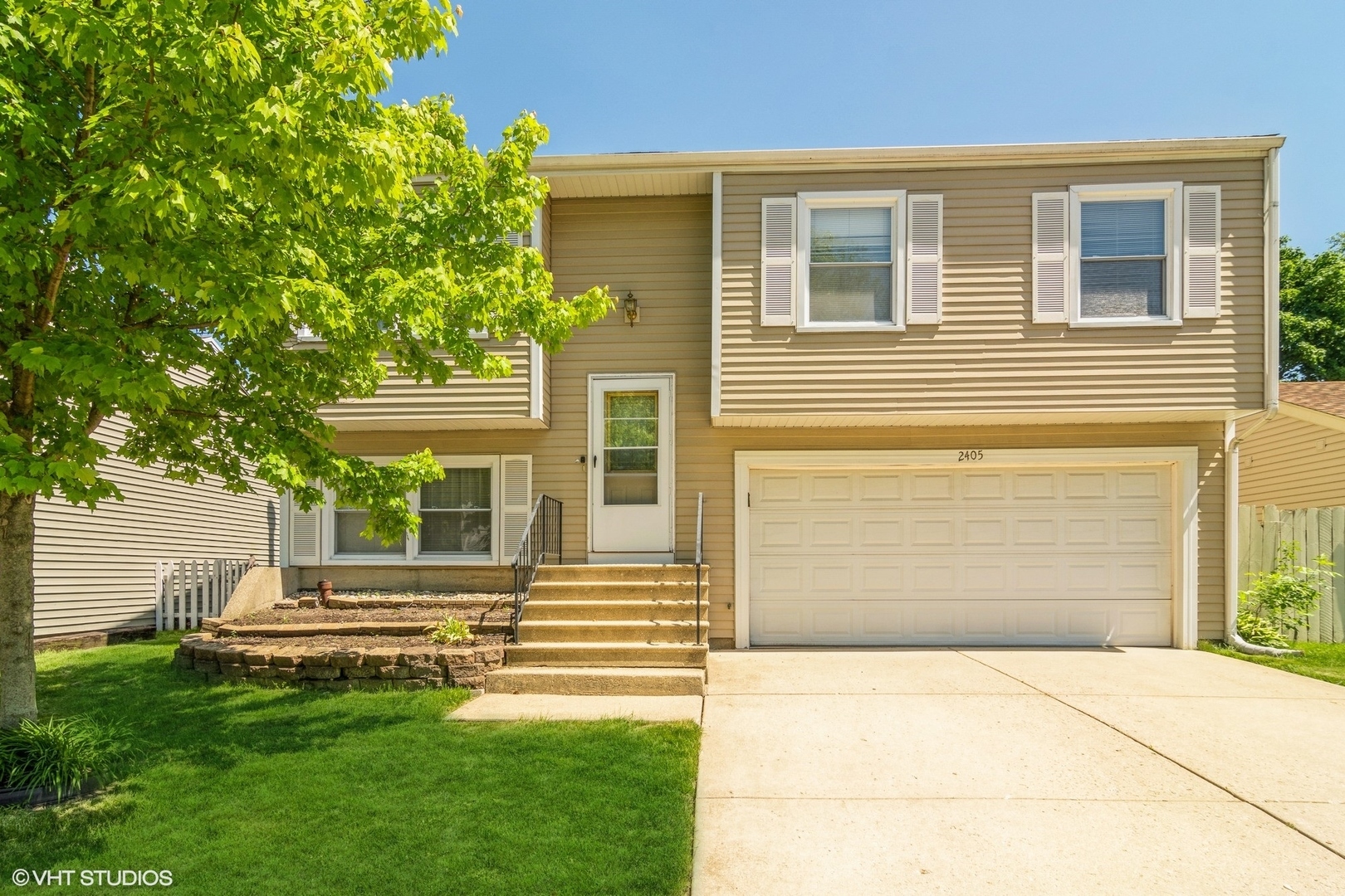 Property Photo: 2405 Buttercup Court IL 60506