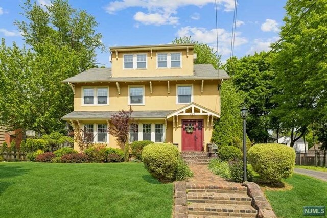 Property Photo:  206 Hillcrest Avenue  NJ 07605 