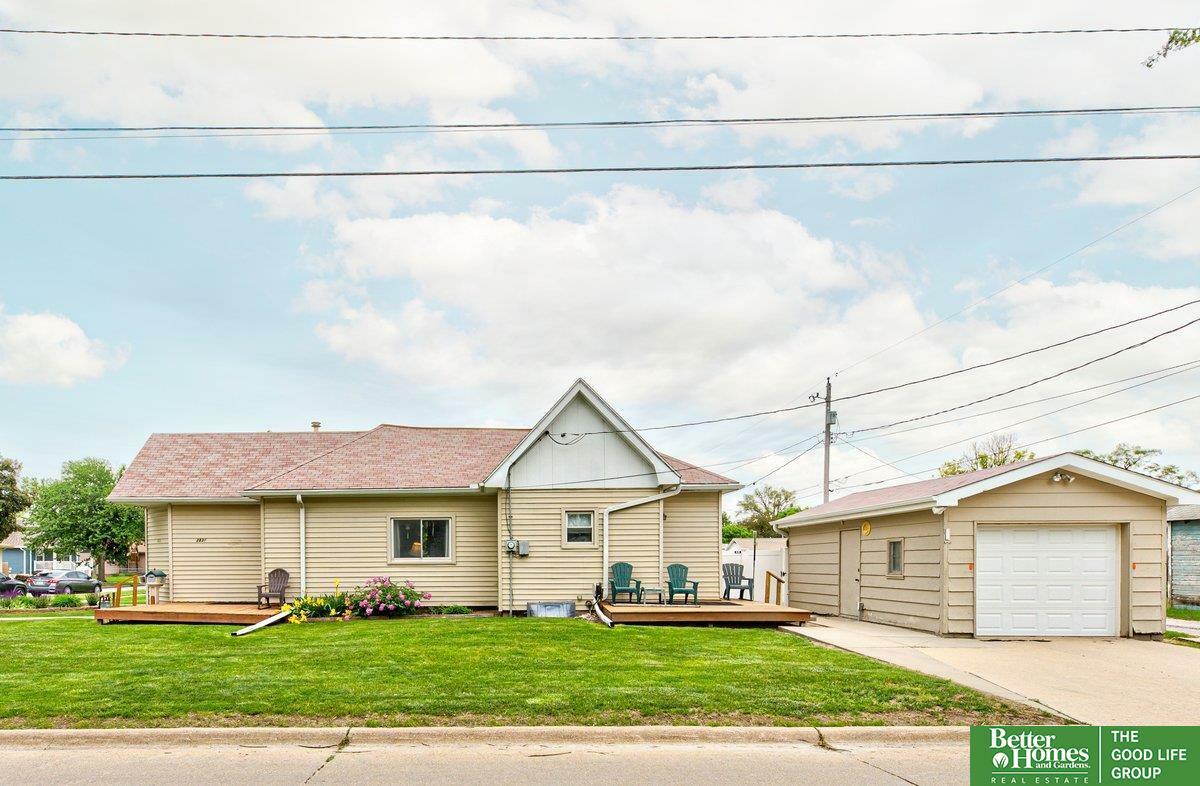 Property Photo:  2831 4th  IA 51501 