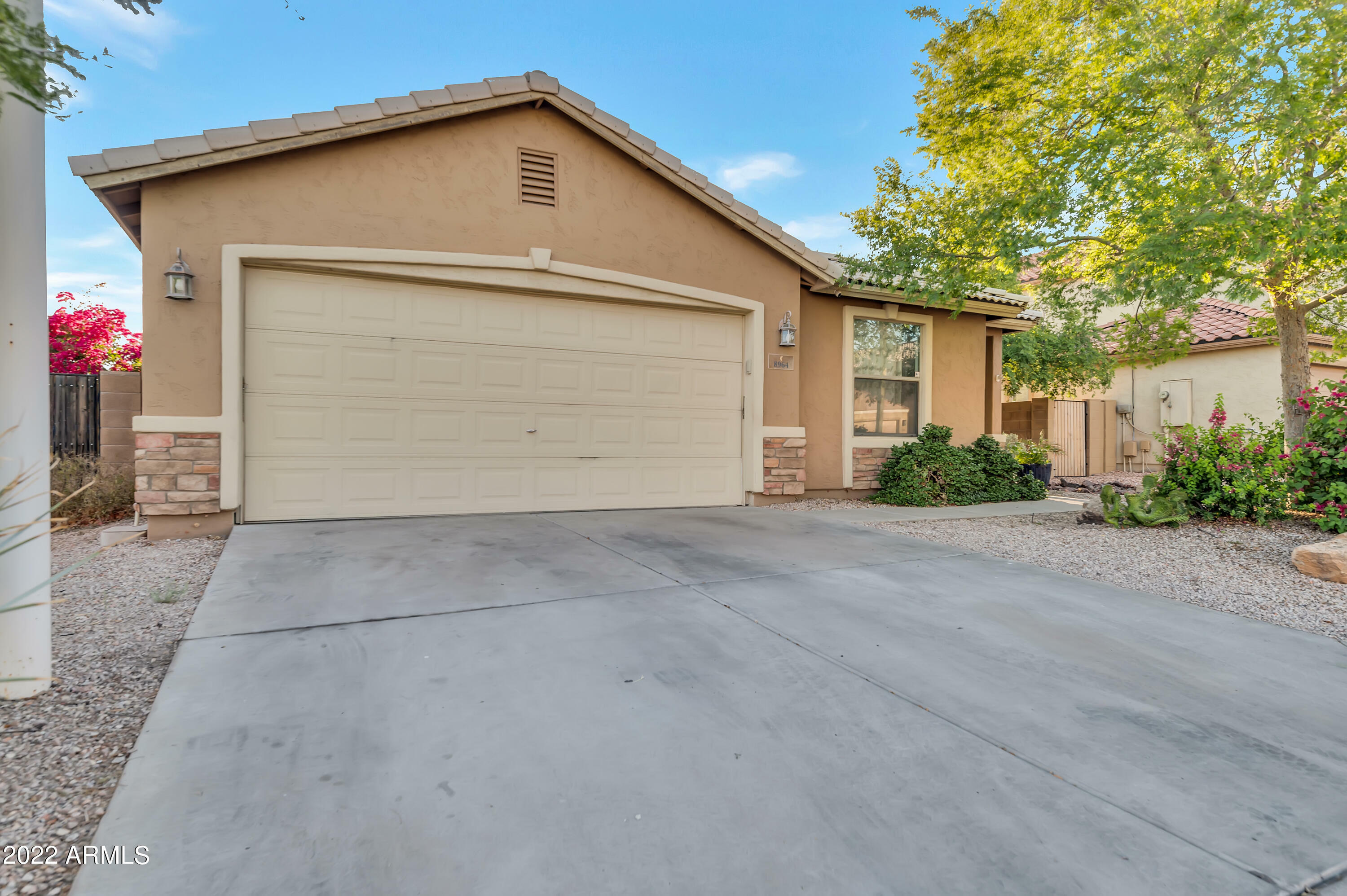 Property Photo: 8964 S Parkside Lane E AZ 85326
