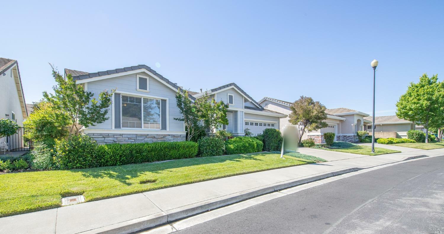 Property Photo:  137 Mandarin Circle  CA 95687 