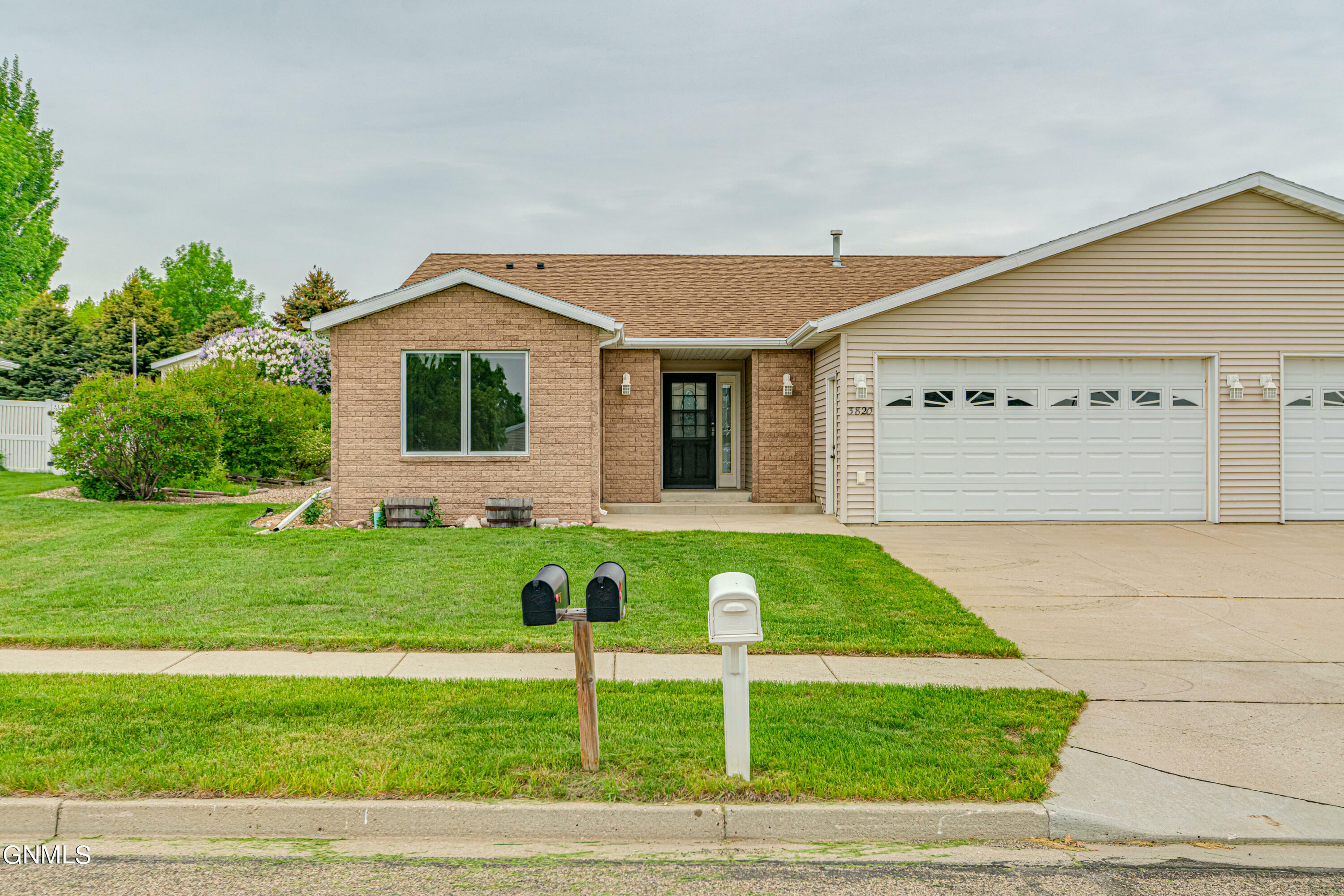 Property Photo:  3820 Normandy Street  ND 58503 