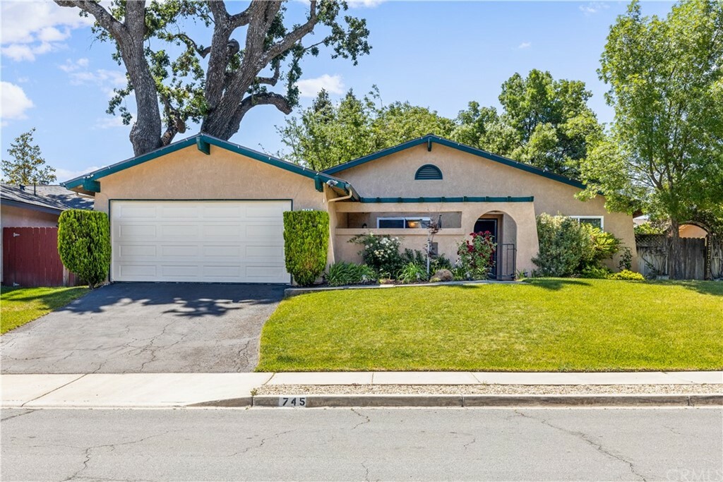 Property Photo:  745 Golden Meadow Drive  CA 93446 