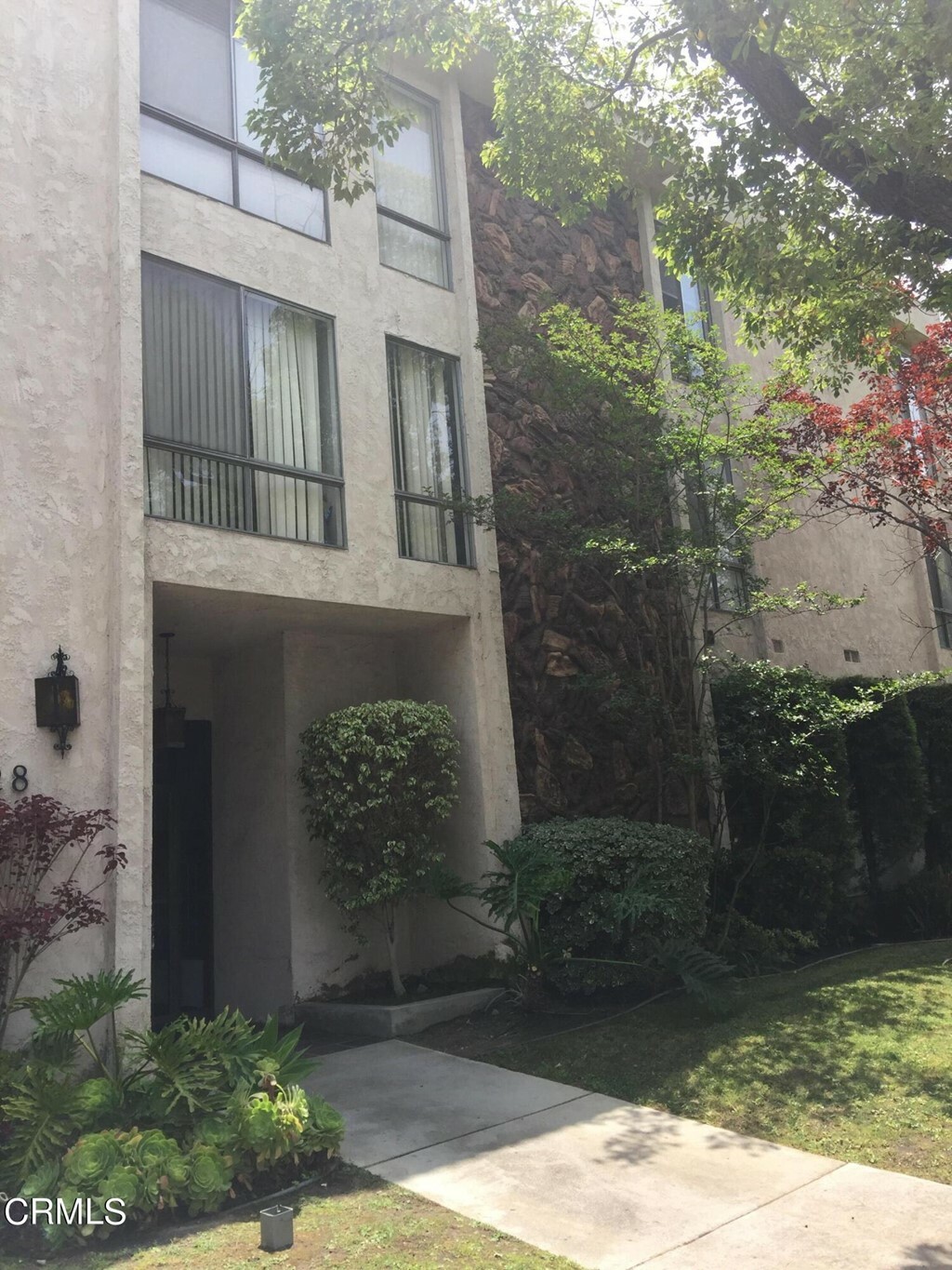 Property Photo: 528 N Jackson Street 309 CA 91206