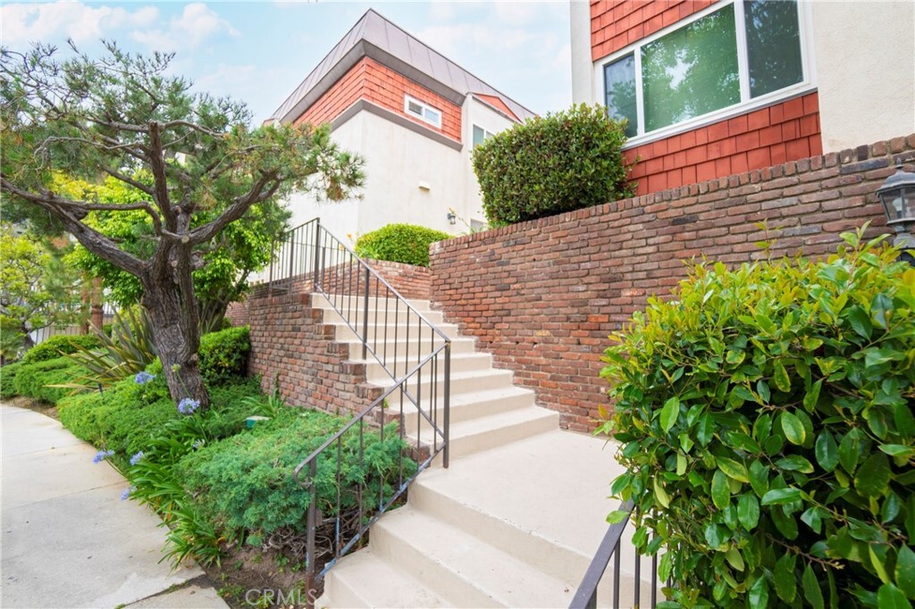 Property Photo:  5651 Sumner Way 307  CA 90230 