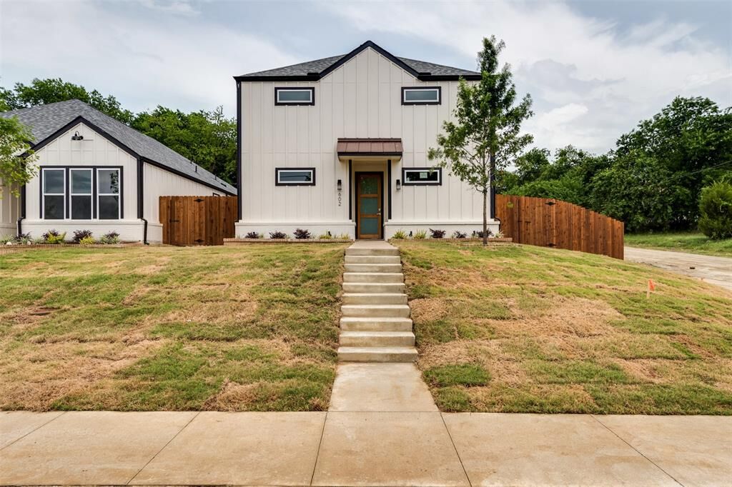 Property Photo:  602 N M L King Jr Boulevard  TX 75050 