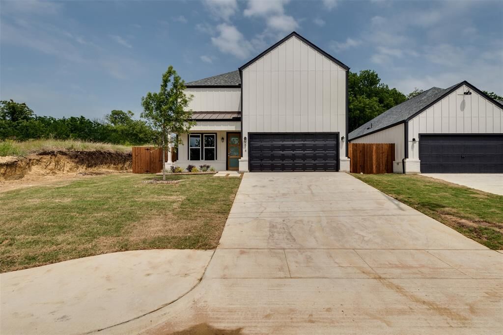 Property Photo:  614 N M L King Jr Boulevard  TX 75050 