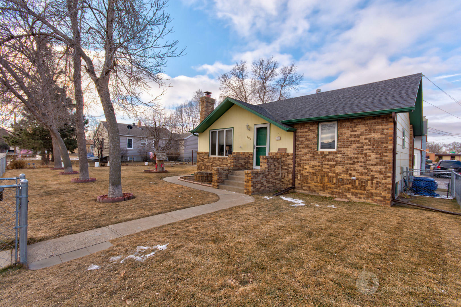 Property Photo:  407 7th Avenue SW  ND 58554 