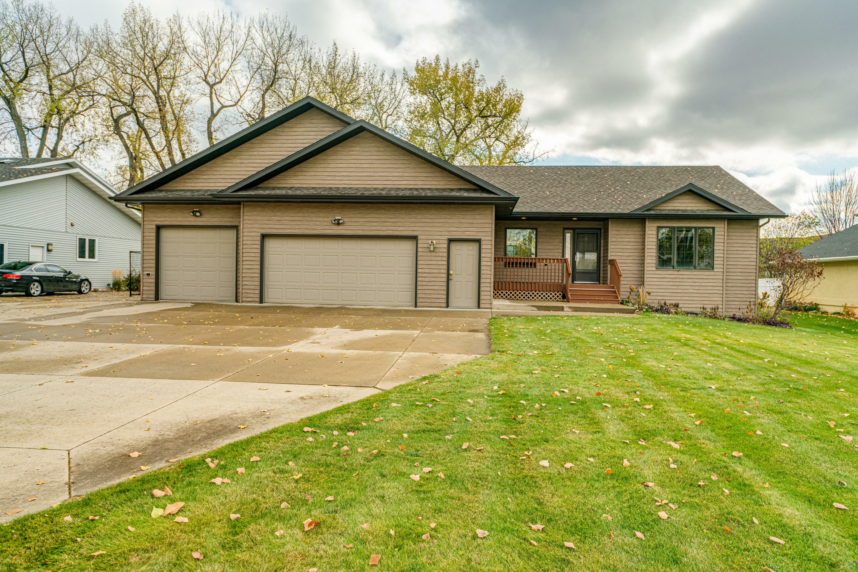 Property Photo:  4905 South Bay Drive SE  ND 58554 