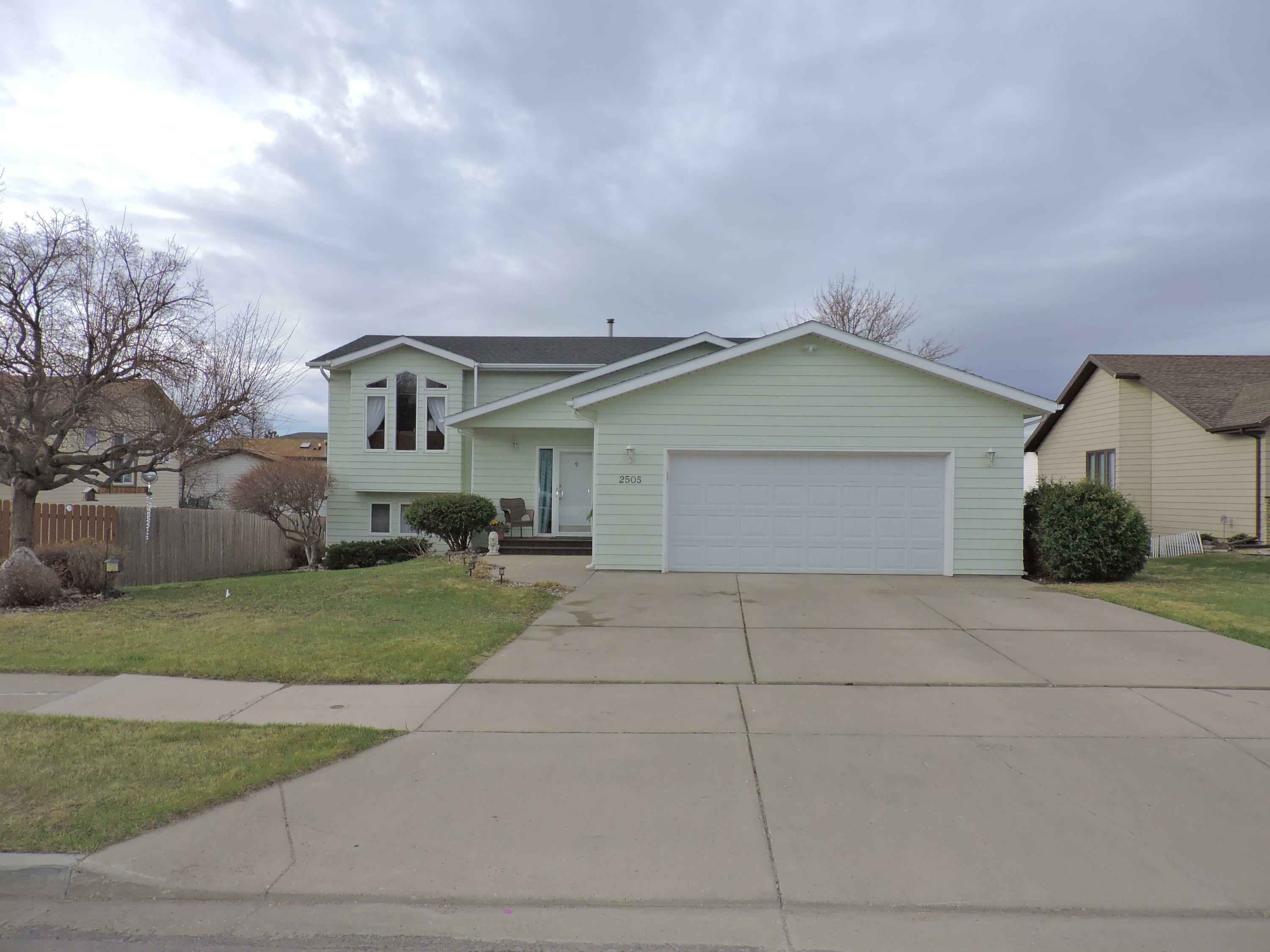 2505 Ithica Drive  Bismarck ND 58503 photo
