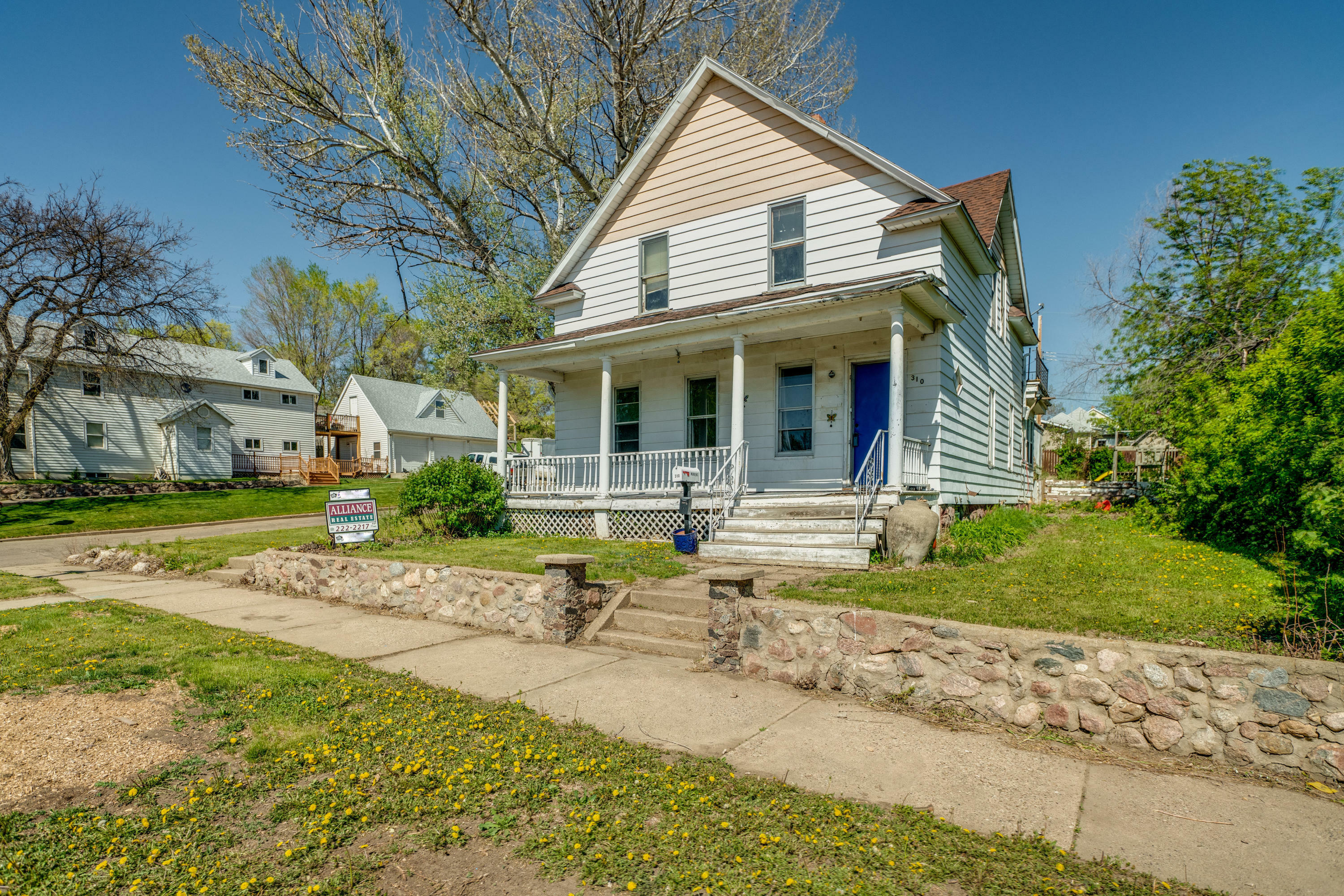 310 1st Avenue NE  Mandan ND 58554 photo