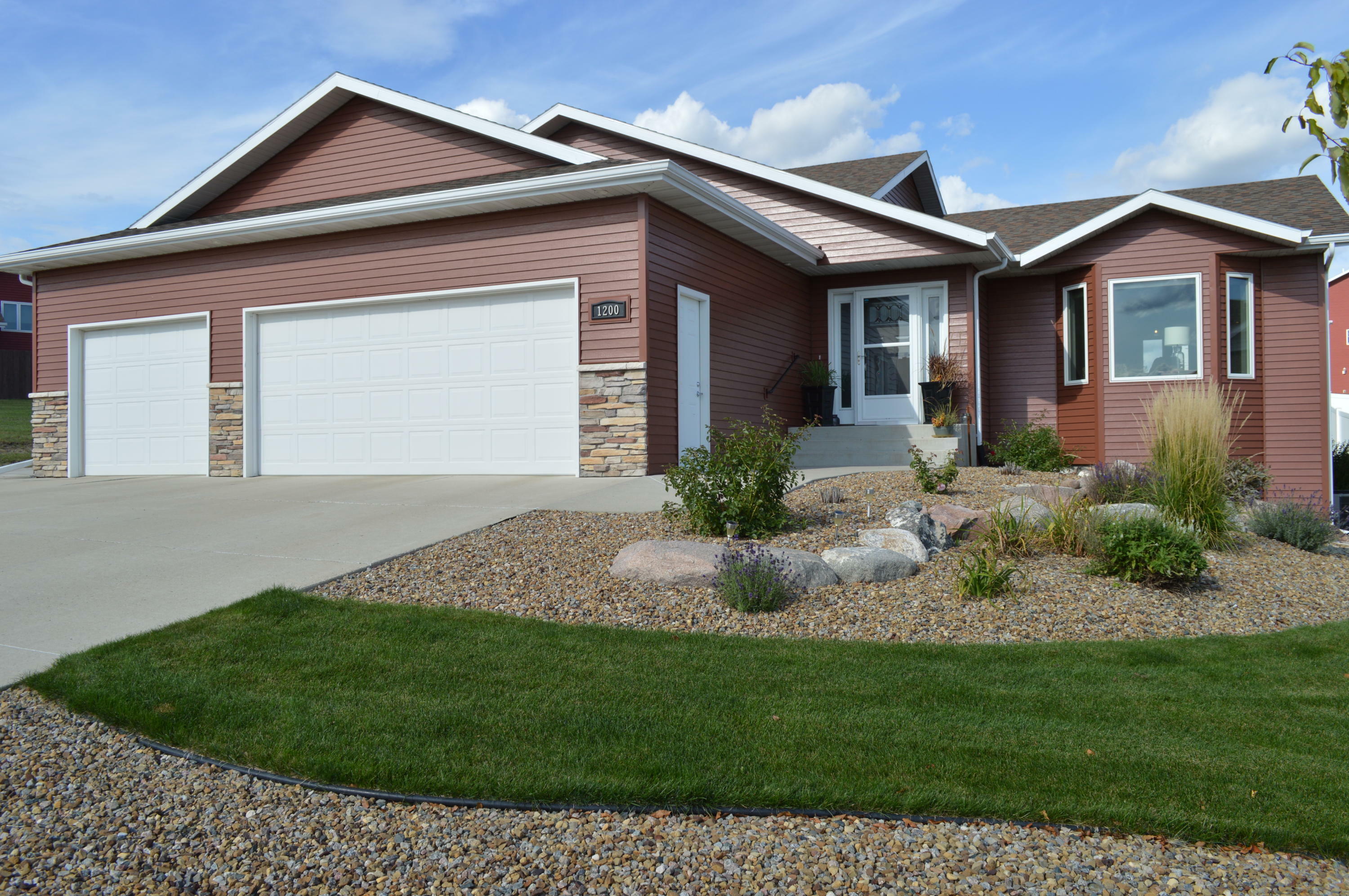 Property Photo:  1200 Golden Wave Drive  ND 58503 