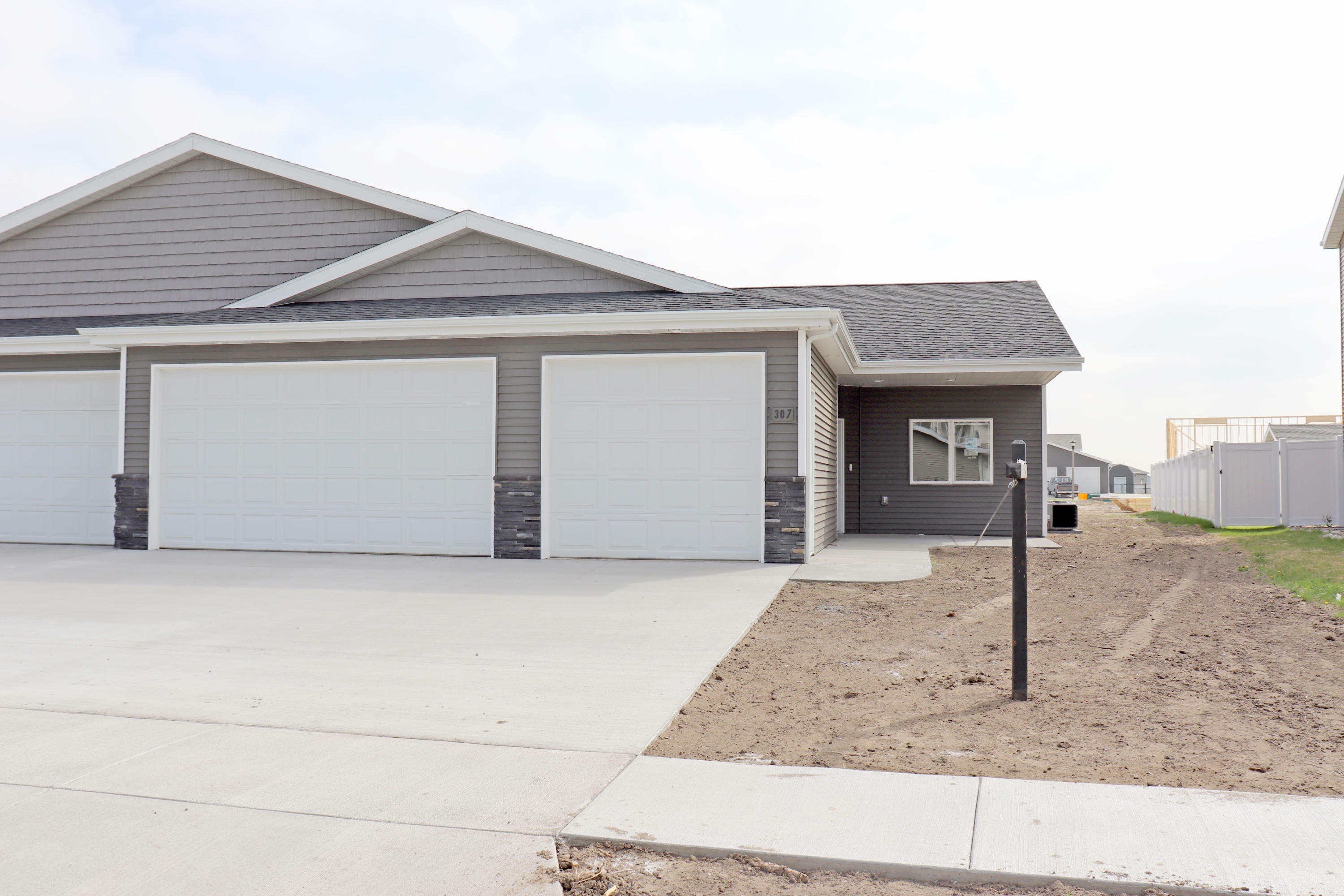 Property Photo:  307 Irvine Loop  ND 58504 